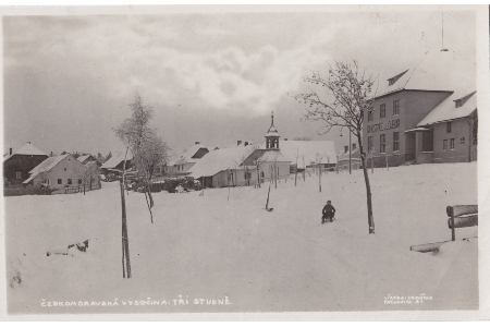 FotoHistorické fotografie obce a rybníka Sykovce4